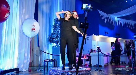 360-photo-booth-experience-montreal-iparty-booth-480x264.jpg
